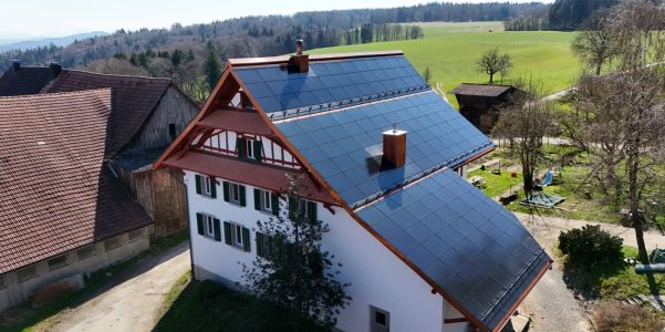 Dach- und Fassadensanierung mit PV-Anlage Spreitenbach